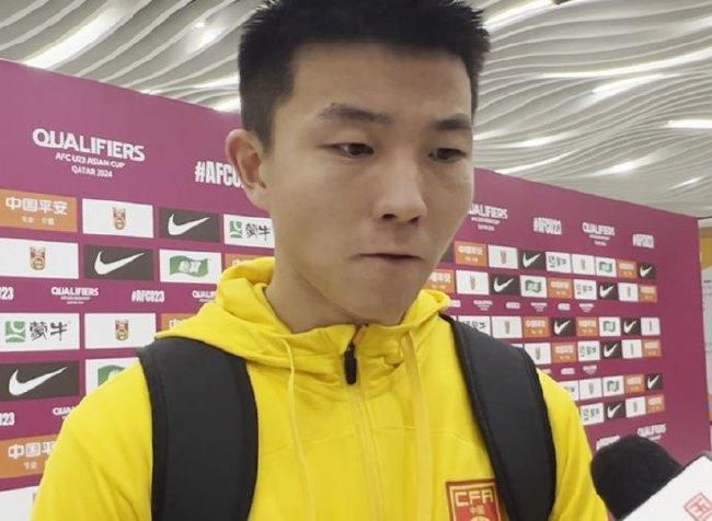 可是他也很明白，史密斯一定是心情非常不好，这时候自己说什么也不能触他的霉头。